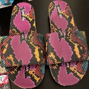 NWOT Snake print slides